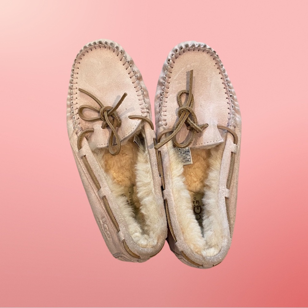 Womens Dakota Light Pink UGG moccasins size 7